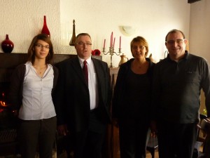 Monsieur et  Madame Dal Sacco, les nouveaux propriétaires de l’hôtel-restaurant, leur fille ainsi que Monsieur René Gaudez, Maire de la commune