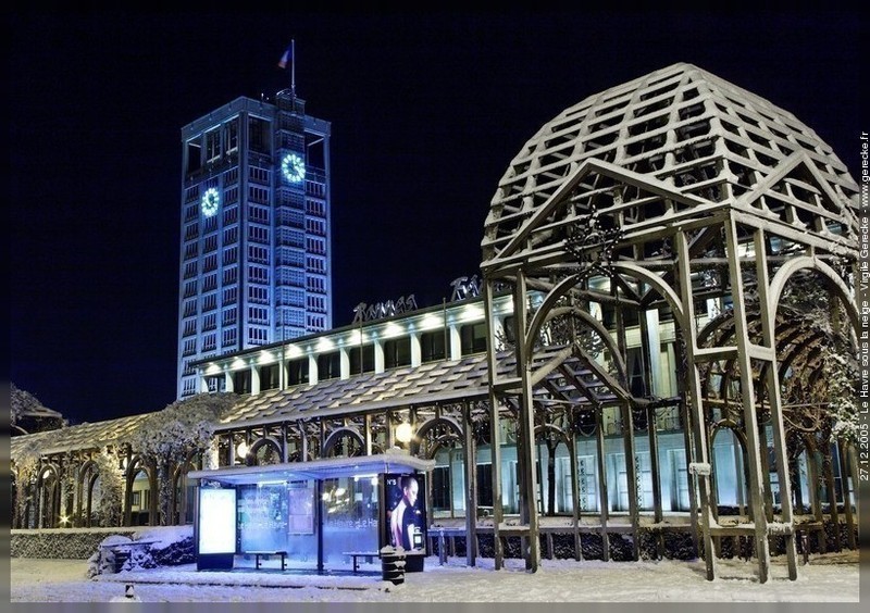 Hôtel de ville du Havre sous la neige